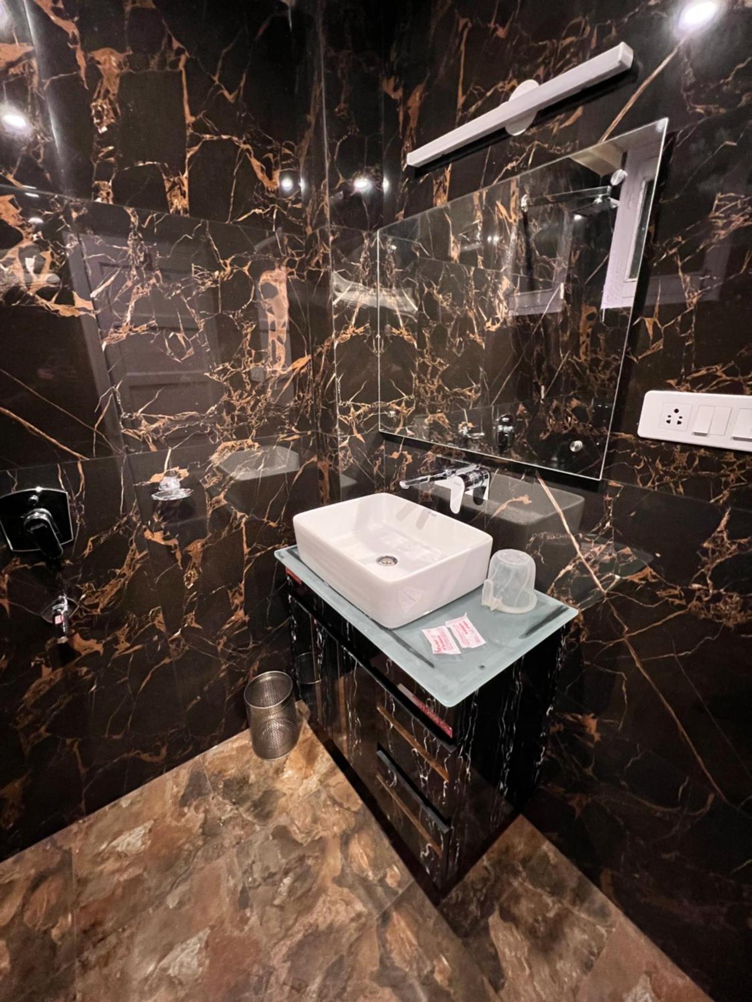 Hotel Victory Since 1979 Shimla Ngoại thất bức ảnh